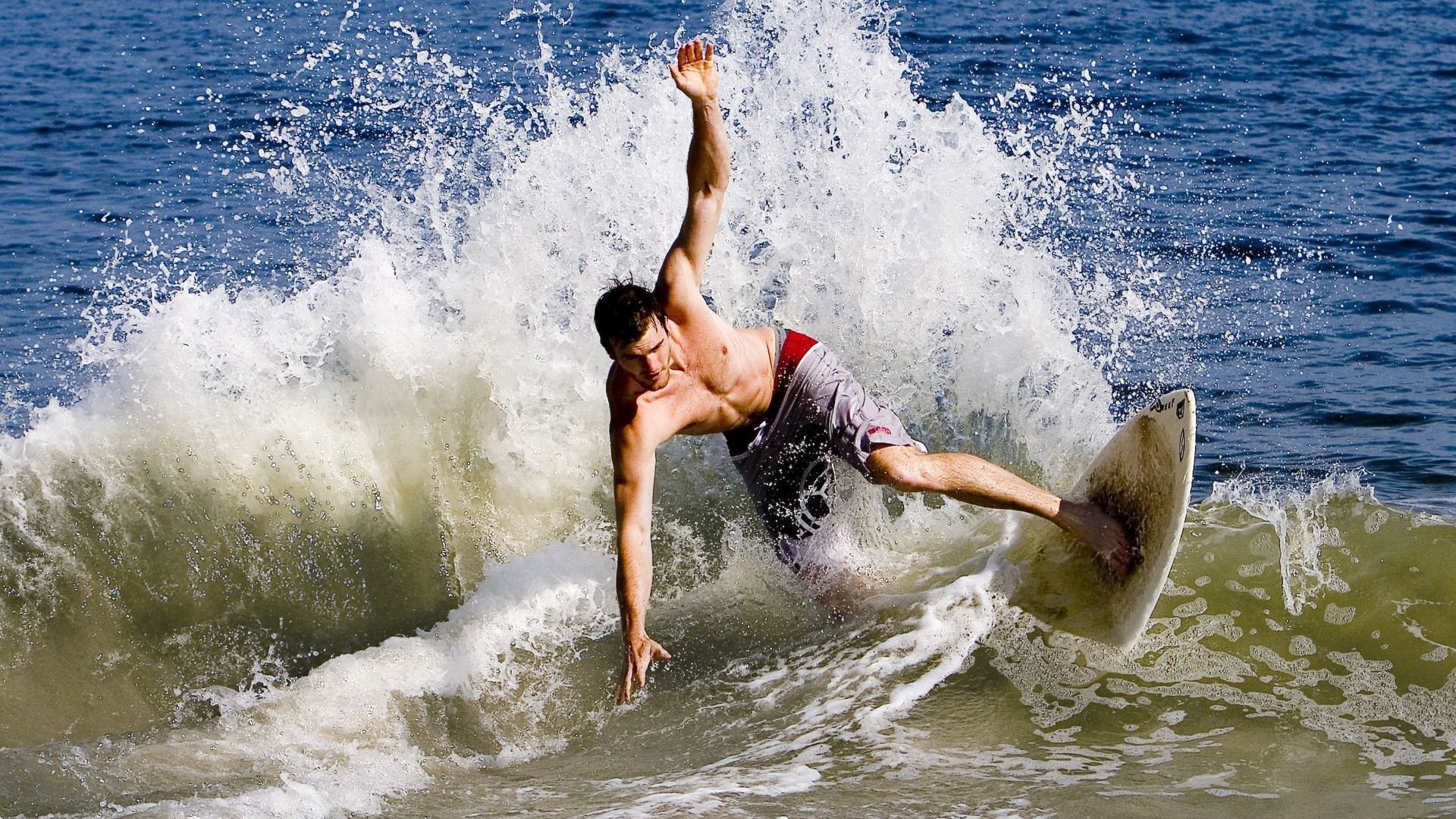 F1年度争冠之夜，帕尔默打出生涯之夜，当配角在聚光灯下掀起风暴