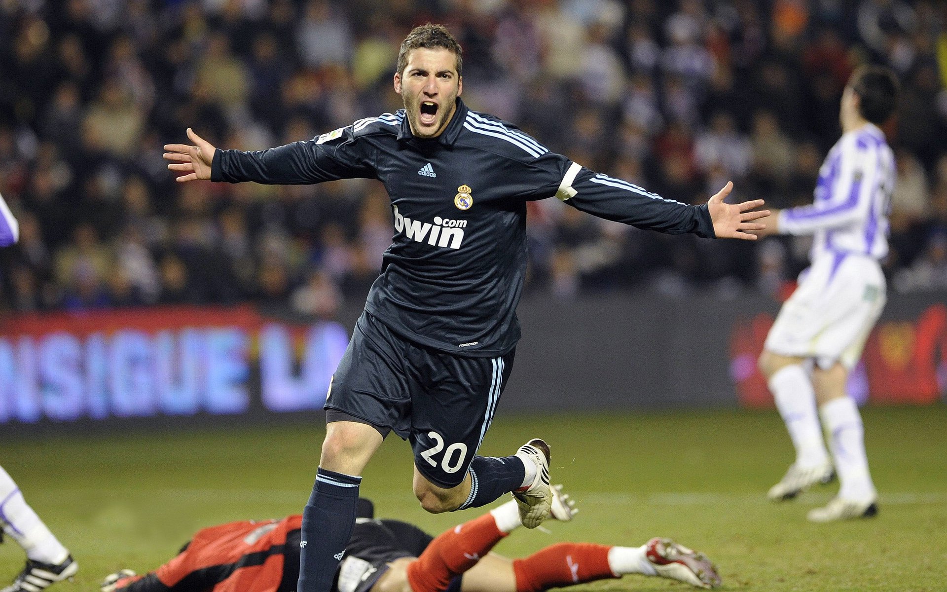 霍勒迪在焦点战证明自己，广厦队带走骑士